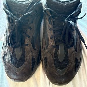 Yeezy Boost 700 V2 'Vanta'